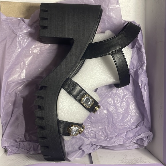Jeweled black chunky sandal’s - Picture 12 of 13